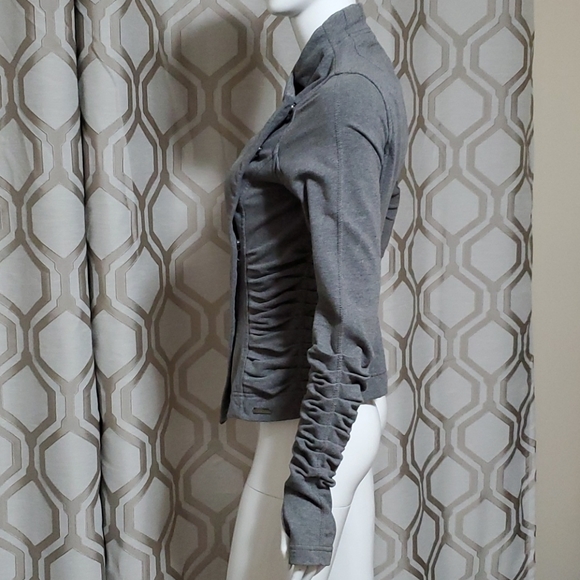 Like new lulu asymetrical jacket - Picture 5 of 7
